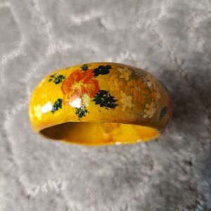 HANDPAINTED CHARTREUSE FLORAL GLAZED WOOD BRACELET BANGLE WOMENS SMALL SLIP ON